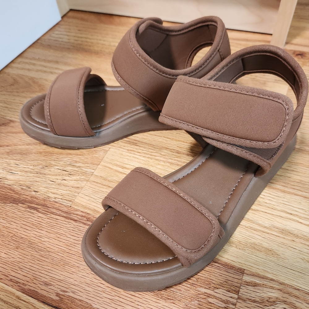 Sz 6 Brown Twoobs Comfortable Sandals, worn once